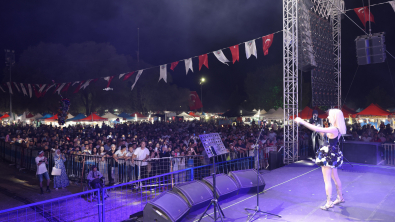 Panayırımızın etkinlikleri kapsamında Ece CEYLİN sahne aldı