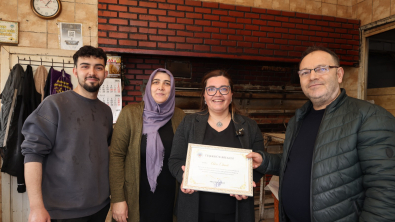 Ramazan ayı boyunca destek olan esnaflarımıza teşekkür belgelerini takdim edildi