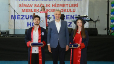 Simav Sağlık Hizmetleri Meslek Yüksekokulunda Gerçekleştirilen 2021-2022 Yılı Mezuniyet Törenine Katıldık