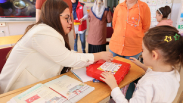 Geçen yıl olduğu gibi bu yıl da çocuklarımızın eğitim yolculuğunda yanlarındayız