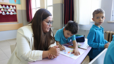 Geçen yıl olduğu gibi bu yıl da çocuklarımızın eğitim yolculuğunda yanlarındayız