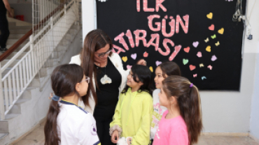 Geçen yıl olduğu gibi bu yıl da çocuklarımızın eğitim yolculuğunda yanlarındayız