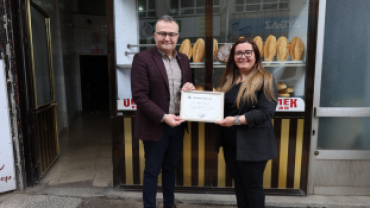Ramazan ayı boyunca destek olan esnaflarımıza teşekkür belgelerini takdim edildi