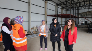 Kadın Eliyle Yetiştirilen Kırmızı Altın Lezzetler